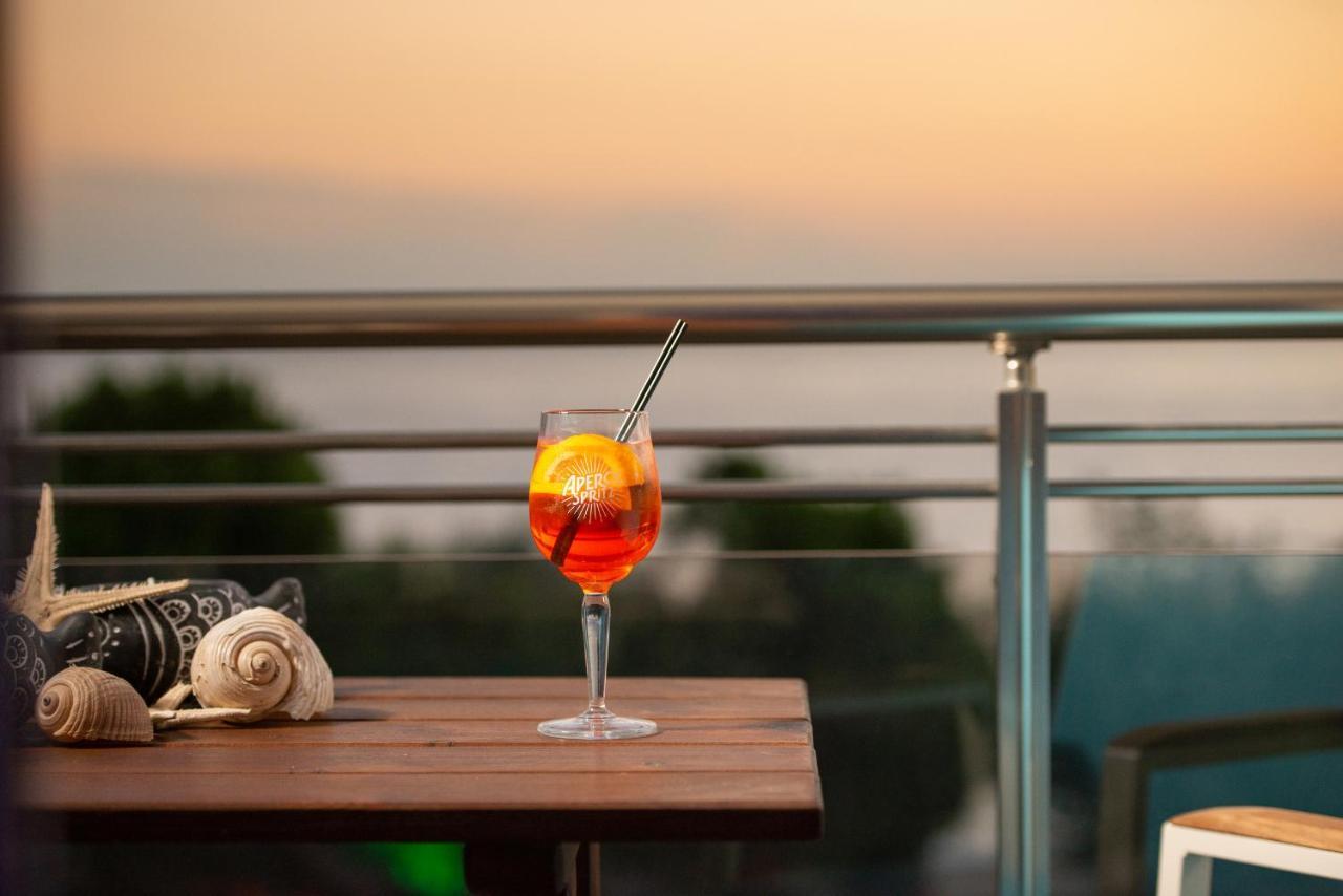 Sunset Studios - Suites With Seaview & Back Side Apartements Toroni Bagian luar foto