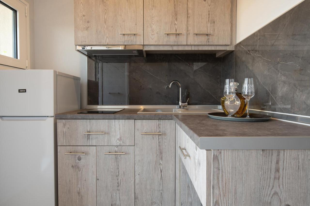 Sunset Studios - Suites With Seaview & Back Side Apartements Toroni Bagian luar foto